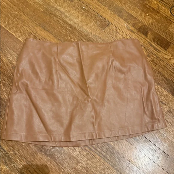 Size XL Abercrombie & Fitch faux leather tan/ brown mini skirt - Picture 6 of 8